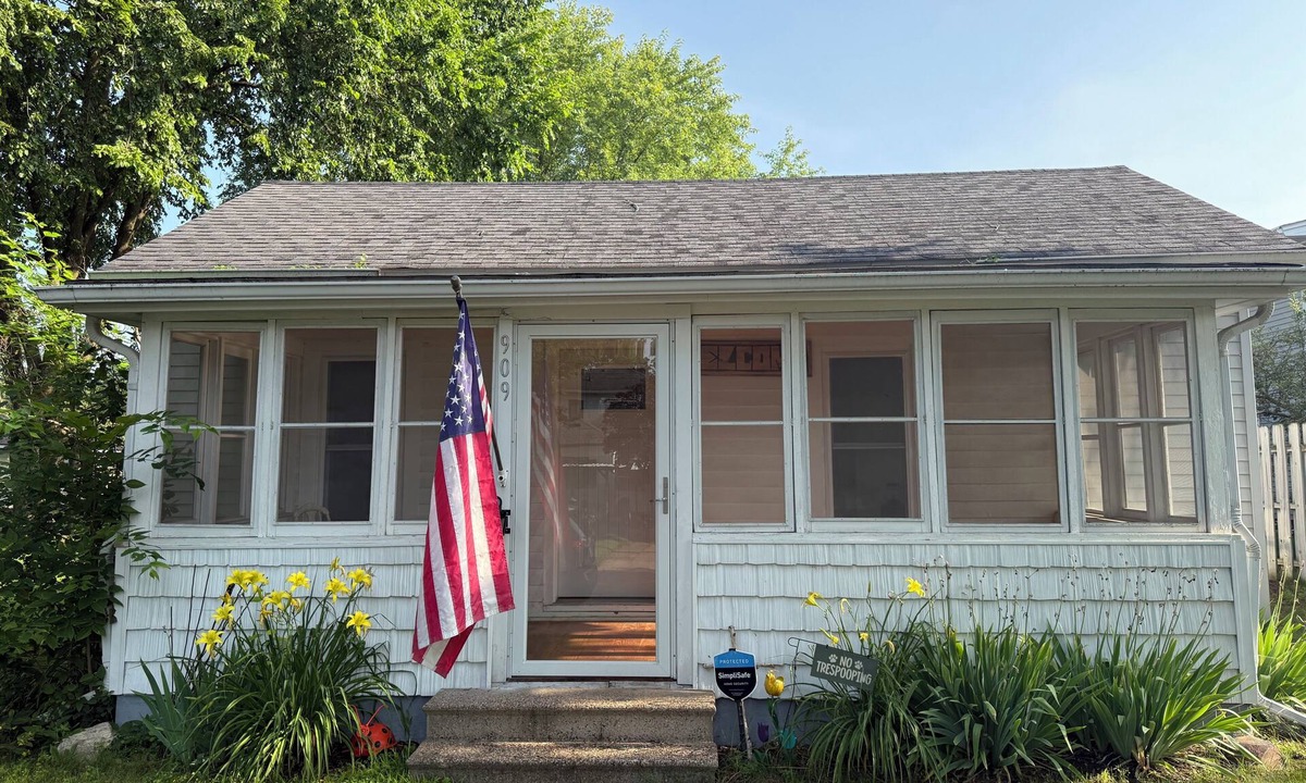 Black River Falls House | Charming 2-bedroom house with AC, WiFi in serene Black River Falls.