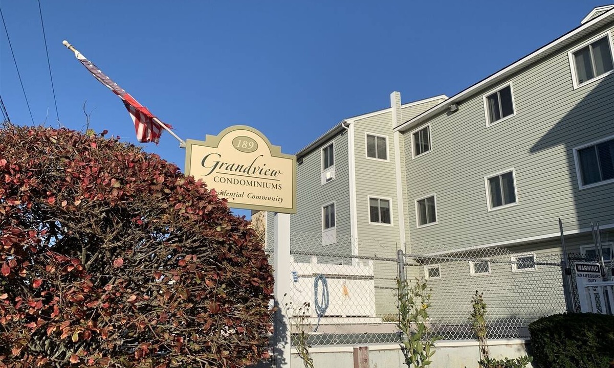 Old Orchard Beach Condo | Charming 2-bedroom condo in Old Orchard Beach, perfect for family getaways!
