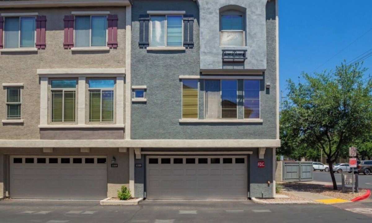 Tempe House | Charming 2-bed, 3-bath en suite Tempe townhouse , across from the Cubs Stadium