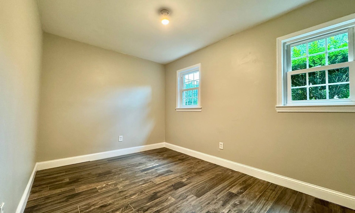 Oakton Apartment | Charming 2-bed apartment in lovely Oakton - a few miles from many universities!