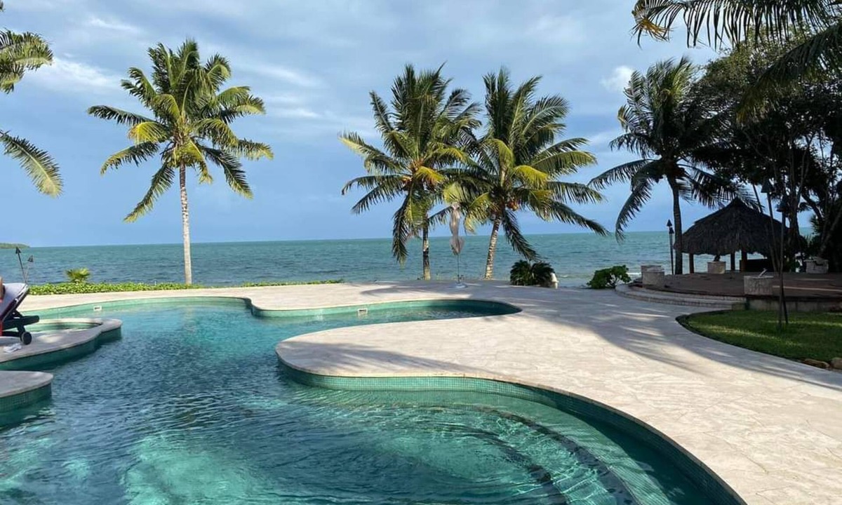 Sanctuary Belize House | Charming 2-bedroom house in enchanting Sittee River with WiFi, AC