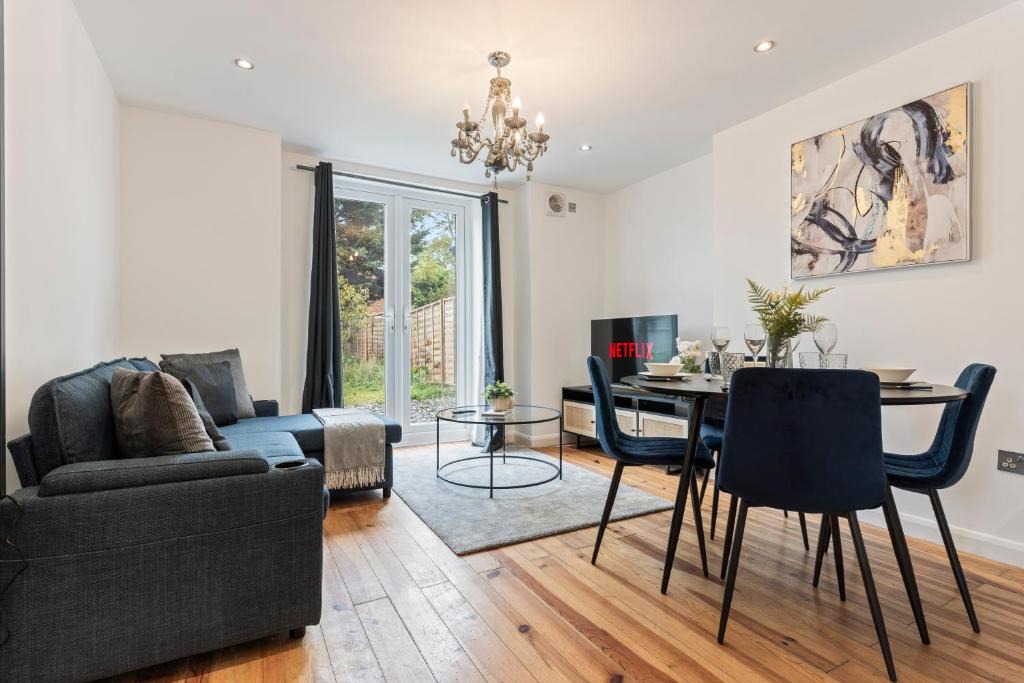 St. Leonard's Apartment | Charming 2-Bed Flat with Garden in London