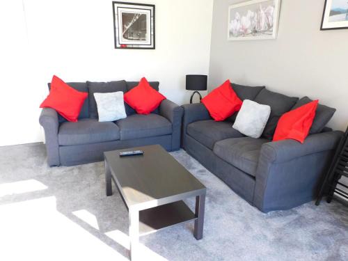 Crosslee House | Charming 2 bed house Perfect base for sightseeing