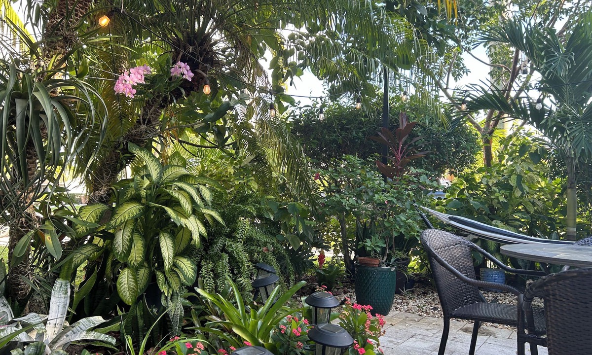 Deerfield Beach House | Charming 2-bedroom house with gorgeous patio garden