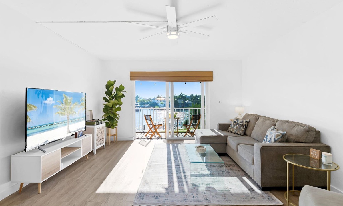 Deerfield Beach Condo | Charming 2-bedroom condo w/waterfront views 1 mile from Deerfield Beachfront