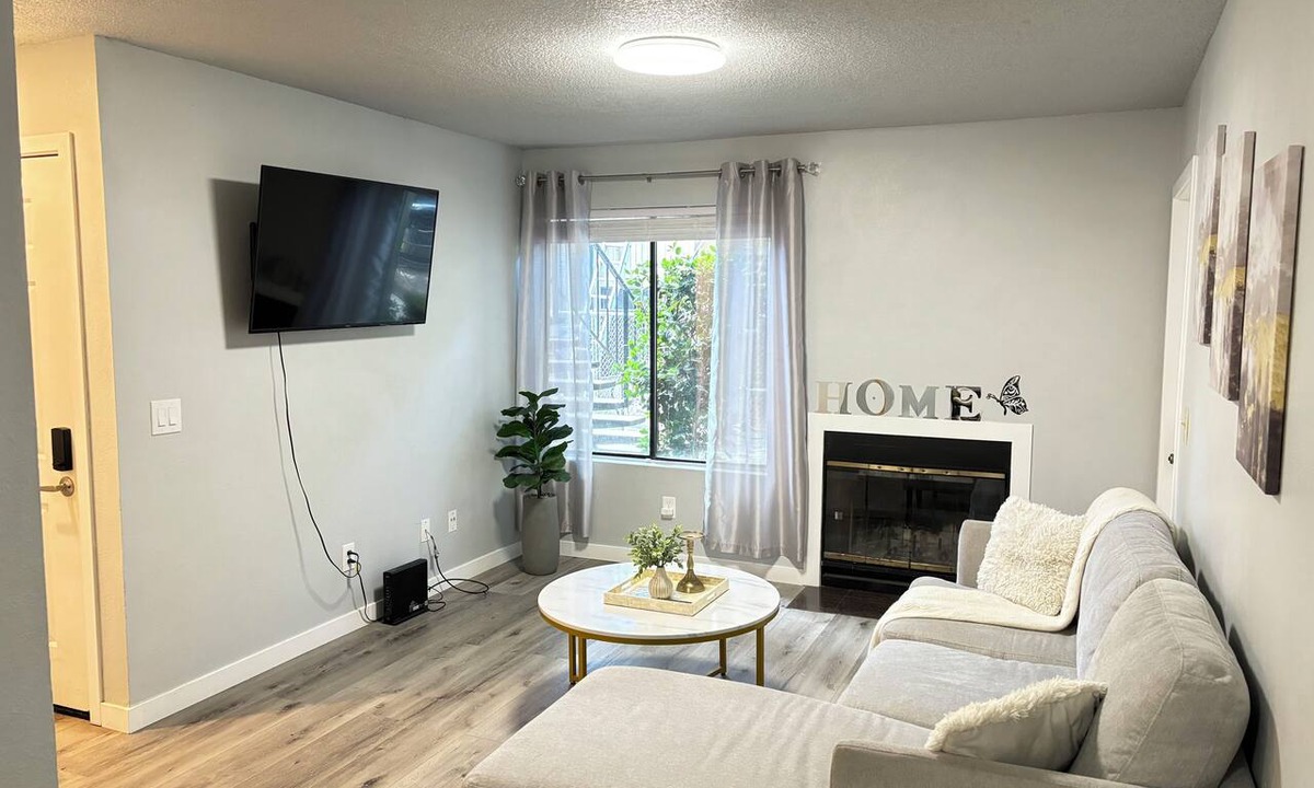 North Highlands Condo | Charming 2-bedroom condo with AC and WiFi in lovely North Highlands