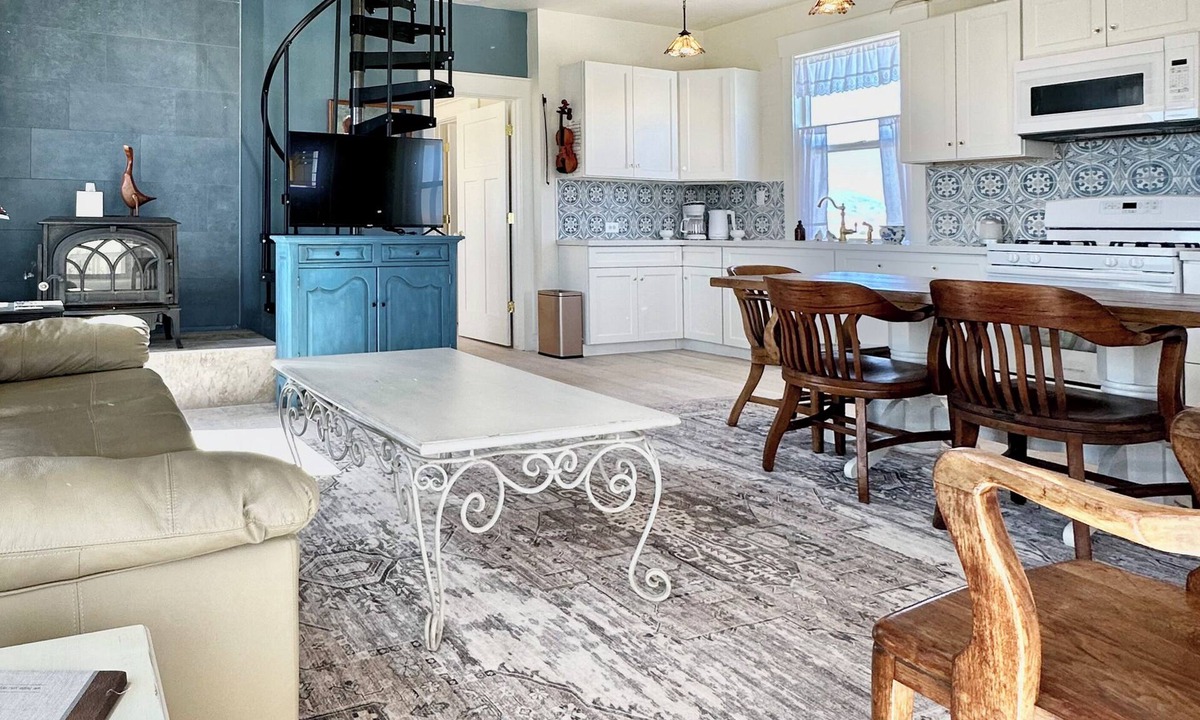 Humboldt County Cottage | Charming 2-bedroom Converted Schoolhouse with AC in Paradise Valley