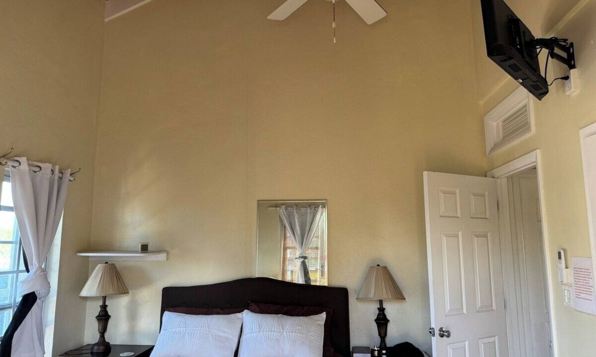 Cooper Jack Bay Settlement House | Charming 2-bedroom bungalow in fabulous Providenciales with AC