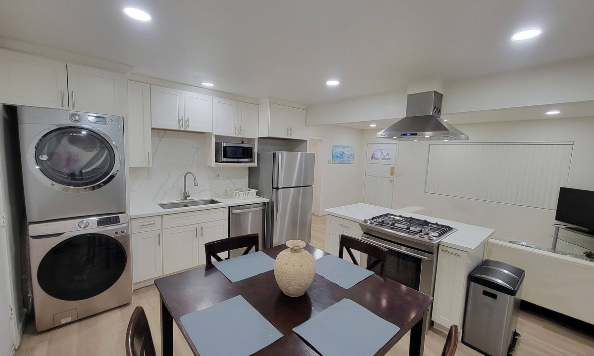 San Bernardino House | Charming 2-bedroom house with AC, WiFi in a great San Bernardino neighborhood