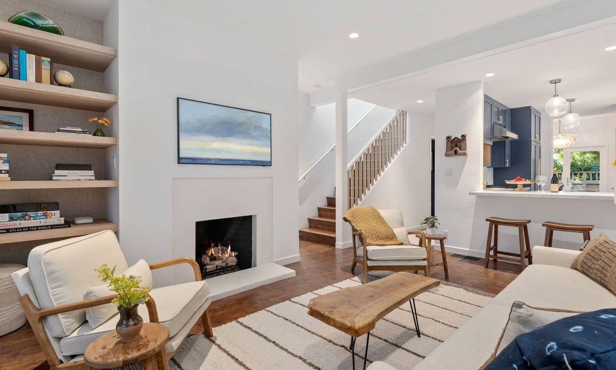 Oak Park Condo | Charming 2-Bedroom Condo in Santa Barbara's Arts District, ideal for relaxation.