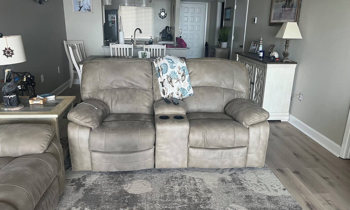 Tarpon Springs Condo | Charming 2-bedroom condo in wonderful Tarpon Springs with fitness, pool, tennis!