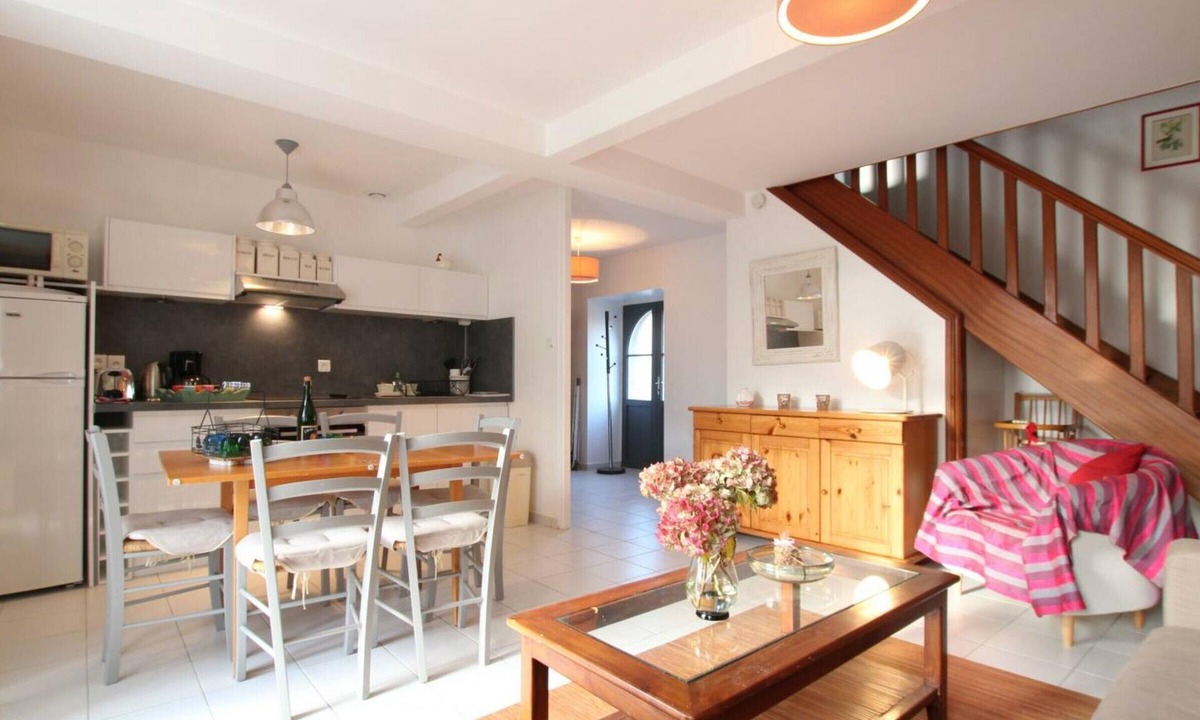 Saint-Marcouf Cottage | Charming 2-Bedroom Cottage Near D-Day Beaches, Wi-Fi, Garden, Pet-Friendly