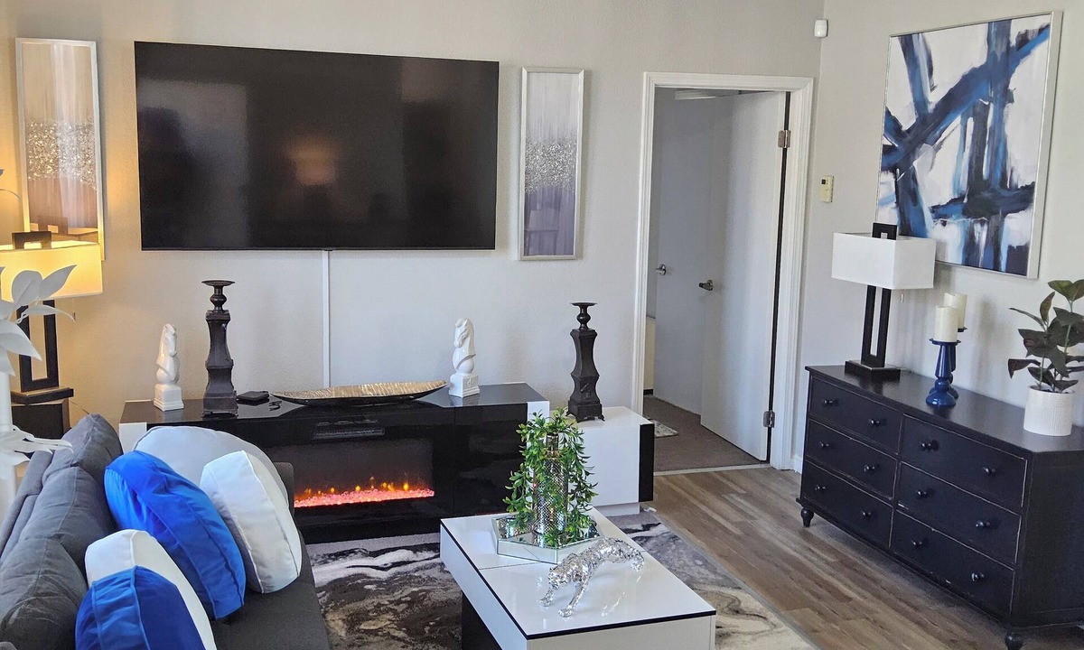 Moreno Valley Cottage | Charming 2-bedroom cottage in wonderful Moreno Valley with WiFi, all utilities