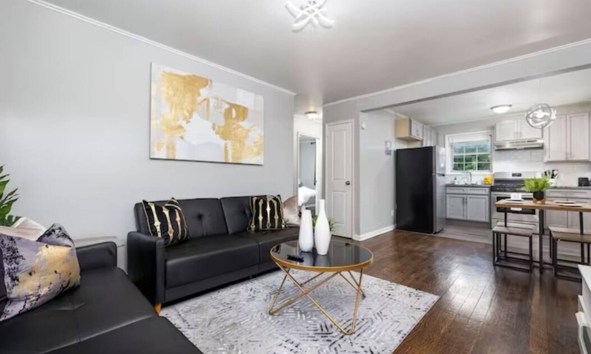 West Hartford Apartment | Charming 2-bedroom apartment with AC in West Hartford