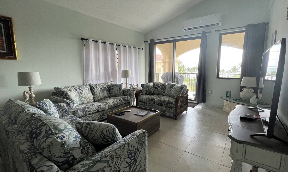 La Grande Princesse Condo | Charming 2-bedroom beachfront condo with AC and a pool in amazing Christiansted