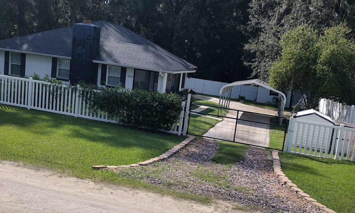 Ocala House | Charming 2-bedroom, 1 bath, game room 2 closed in patios, house in lovely Ocala