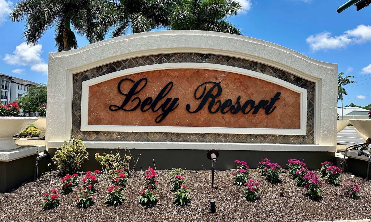 Naples Villa | Charming 2-bedroom +1 villa with pool and garage in gorgeous Lely Estates Naples