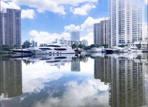 Aventura Apartment | Charming 2 bedroom 2 bathrooms at aventura