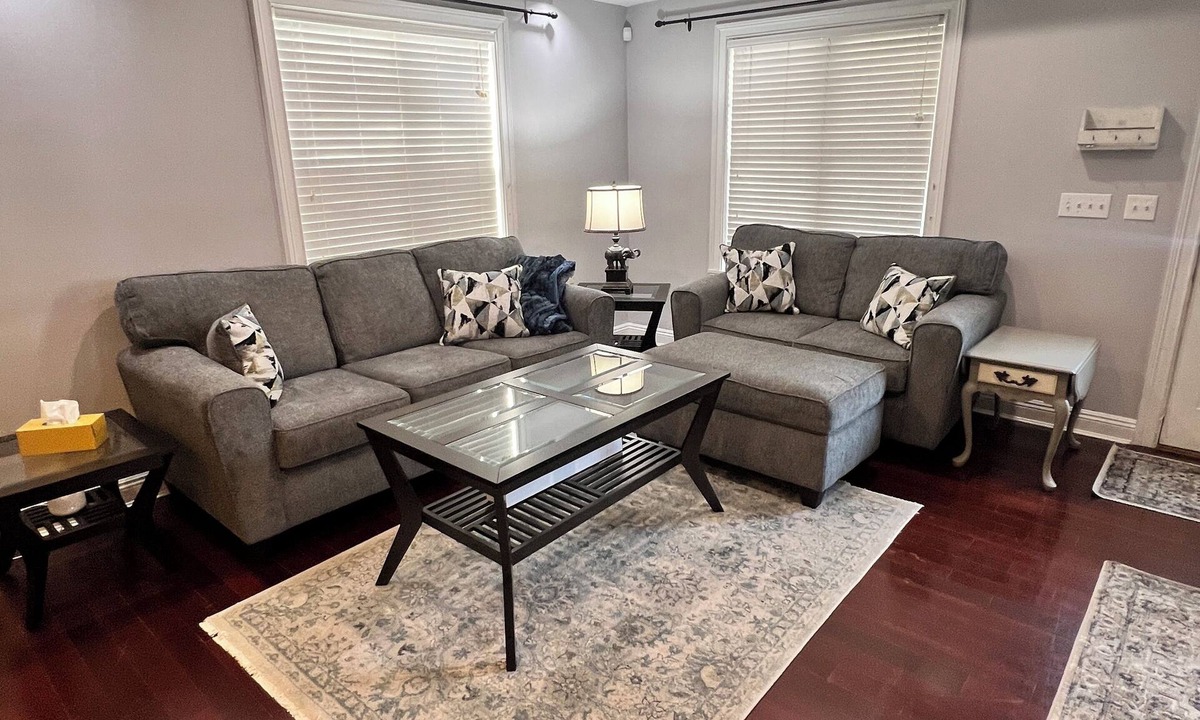 Columbia-Tusculum House | Charming 2-bedroom 2 1/2 bath House with WiFi and AC in fabulous Cincinnati