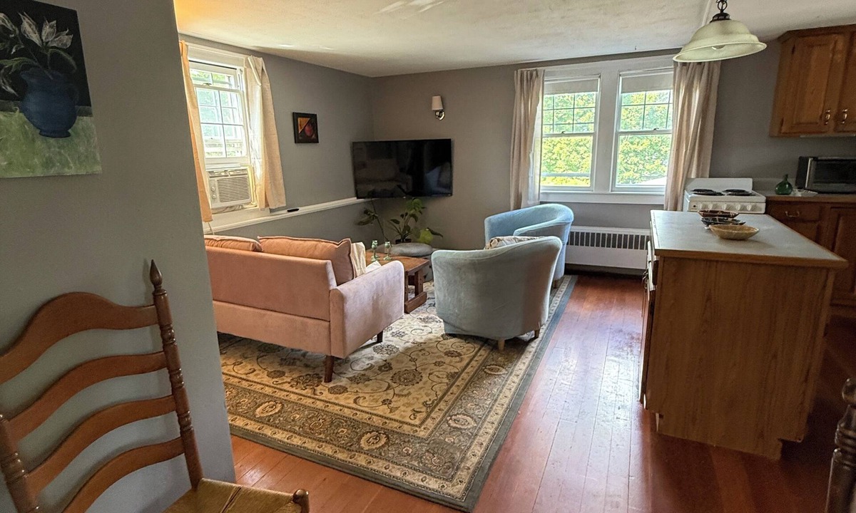 Litchfield Historic District Apartment | Charming 2-bedroom apartment in the center of historic Litchfield
