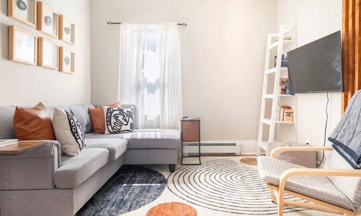 Winter Hill Apartment | Charming 2-bedroom apartment with parking in lovely Somerville