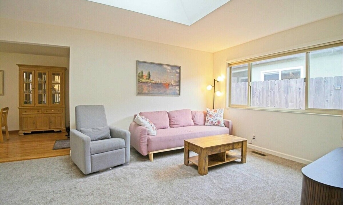 Alameda Apartment | Charming 2-Bedroom Alameda Apartment, Peaceful Block, walk to Shops & Dining