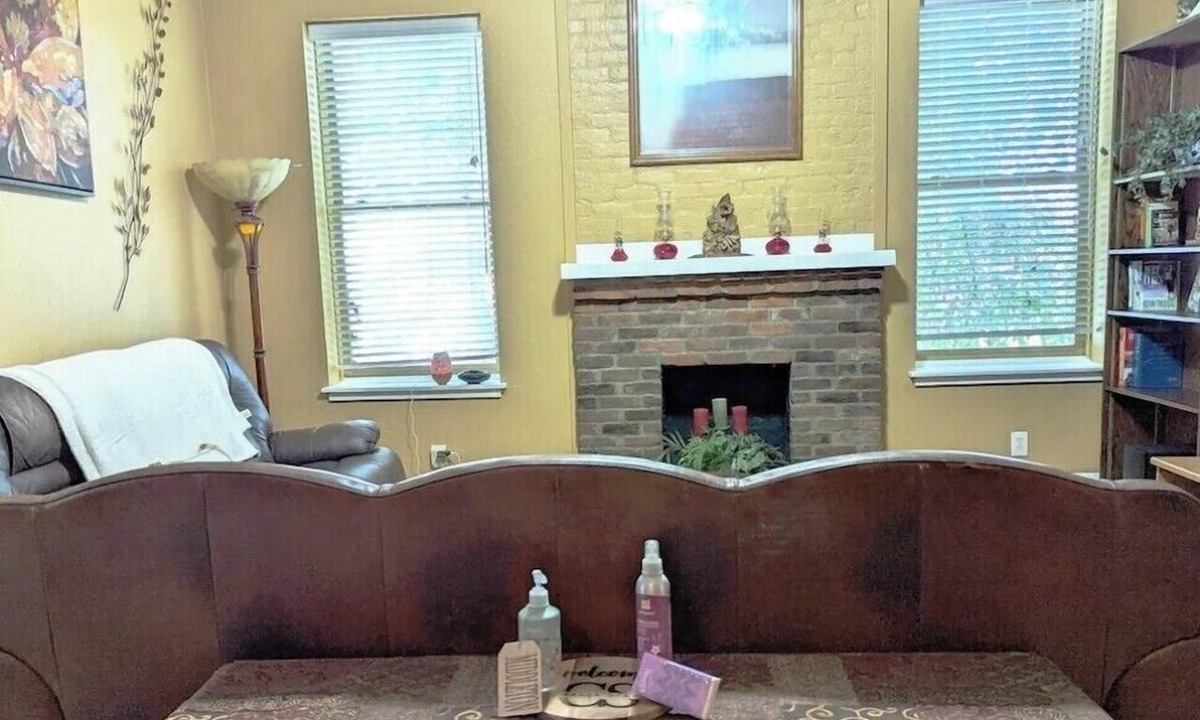 Paducah Apartment | Charming 2-bedroom apartment in Historical Lowertown Art District Paducah