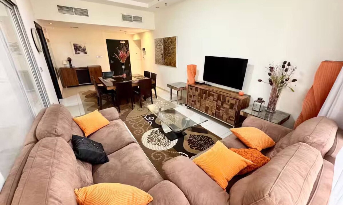 Jumeirah Apartment | Charming 2-bedroom apartment in lovely Dubai with fitness room, AC