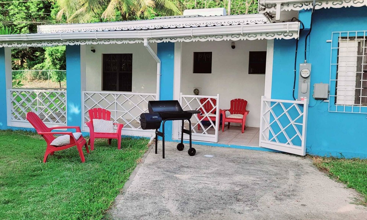 Old Trees Bay House | Charming 2-bedroom bungalow in beautiful Holetown with WiFi, AC, & pool access!