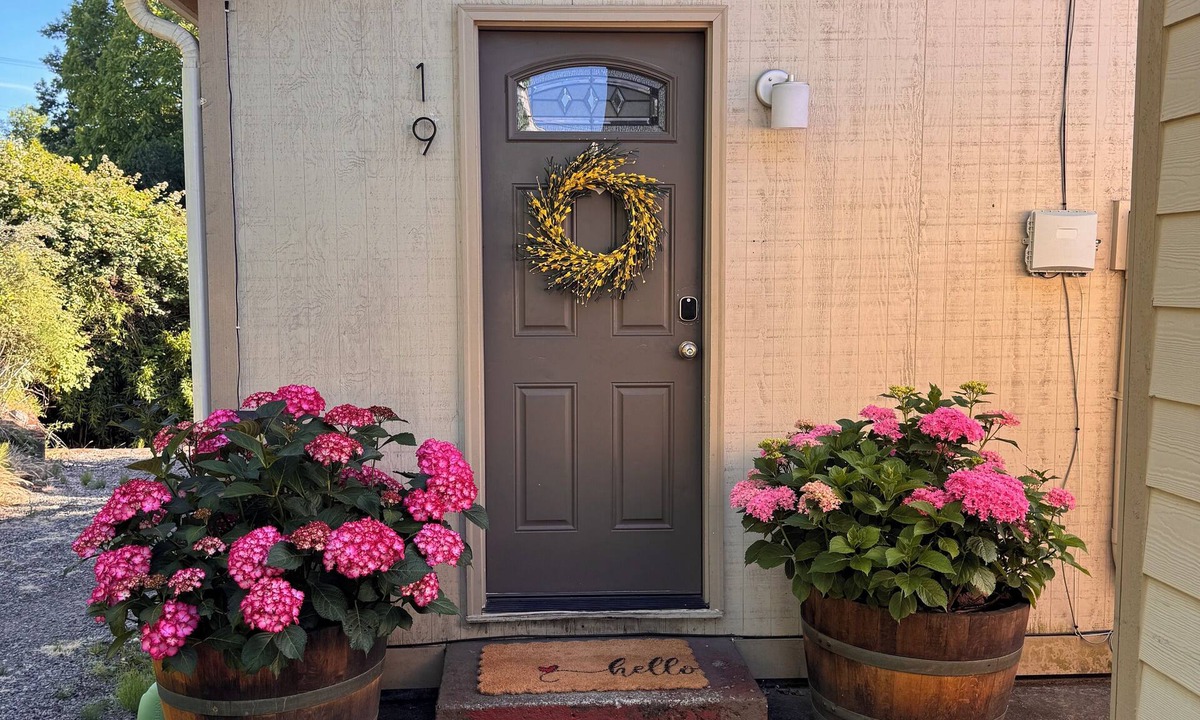 Seattle Metro Area House | Charming 2-bedroom bungalow in welcoming Burien
