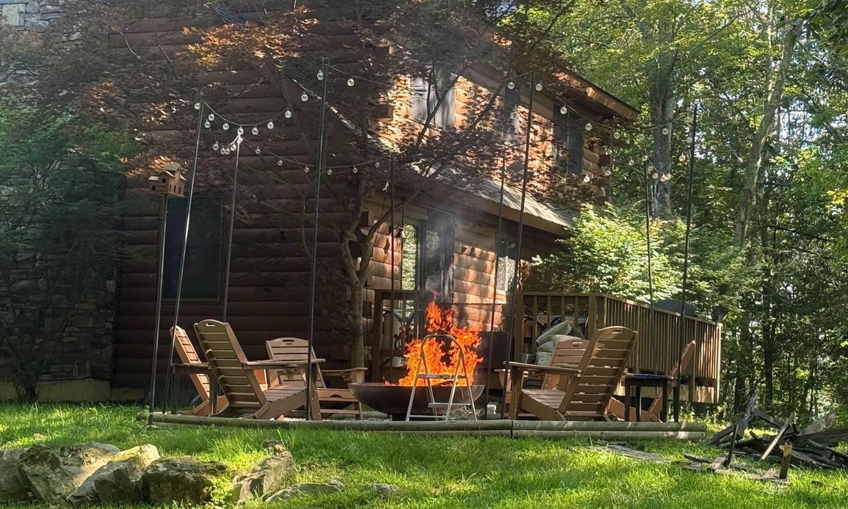 Hyde Park Cabin | Charming 2-bedroom cabin on 25 acres with loft space and full basement