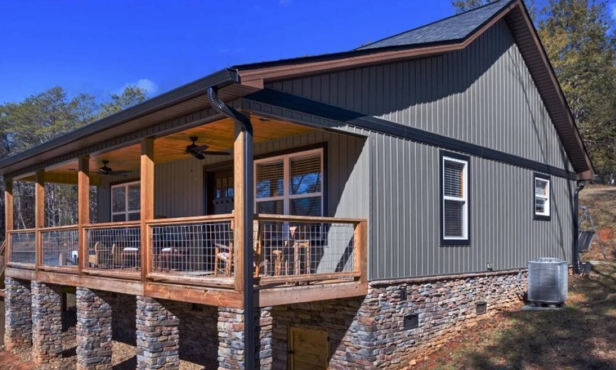 Tazewell Cabin | Charming 2-bedroom cabin located on the Clinch River in Tazewell, TN