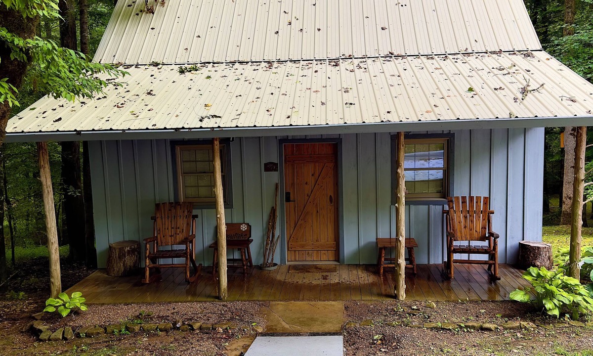 Townsend Cabin | Charming 2-bedroom cabin in delightful Townsend with all the necessary amenities