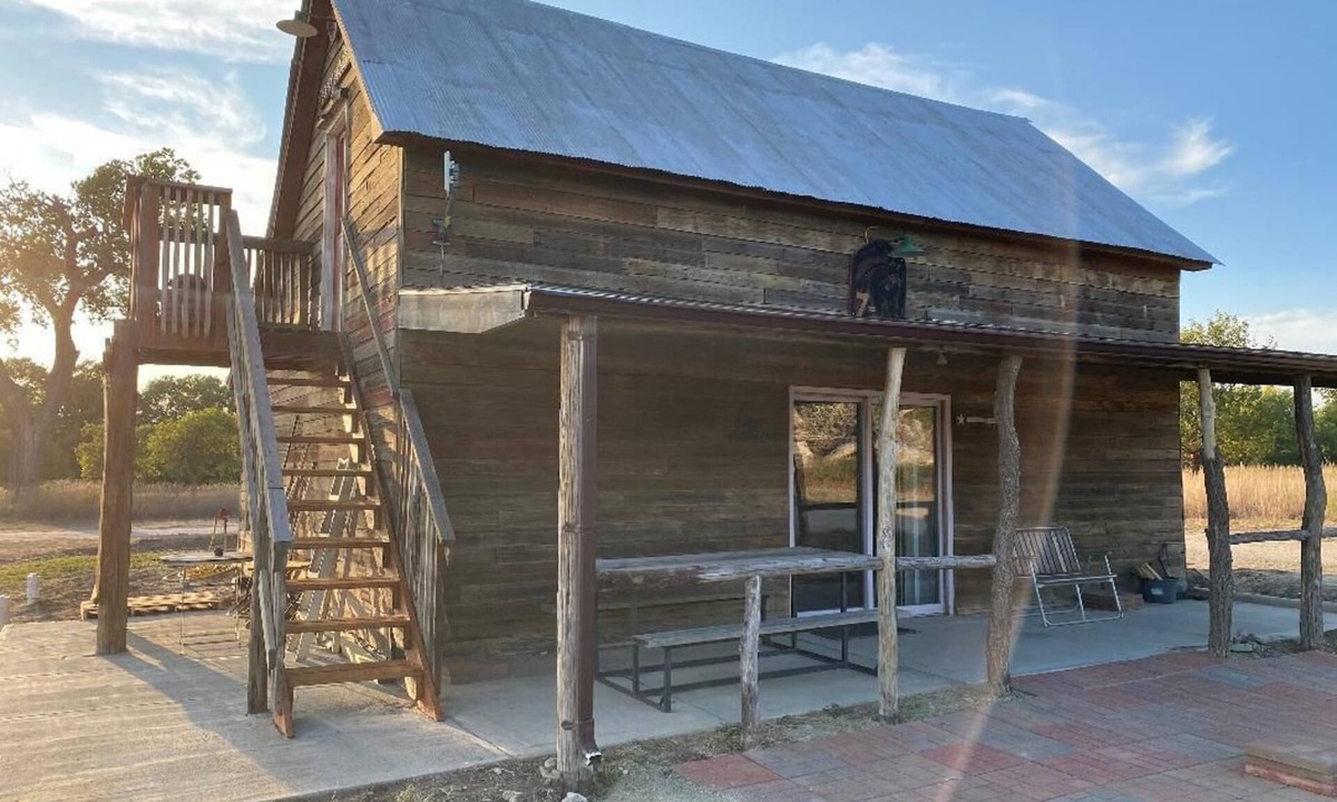 Graham County Cabin | Charming 2-bedroom cabin in rural Penokee