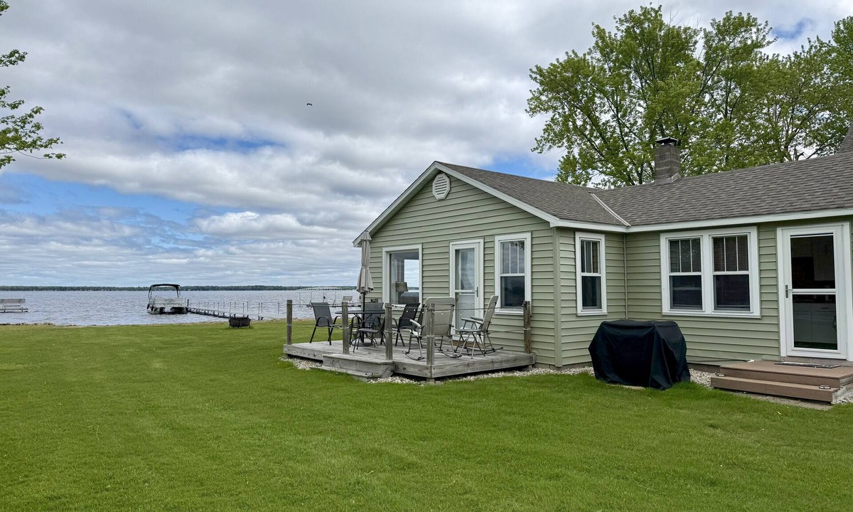 Shawano Cabin | Charming 2-bedroom cabin on Shawano Lake, 30 minutes from Lambeau Field