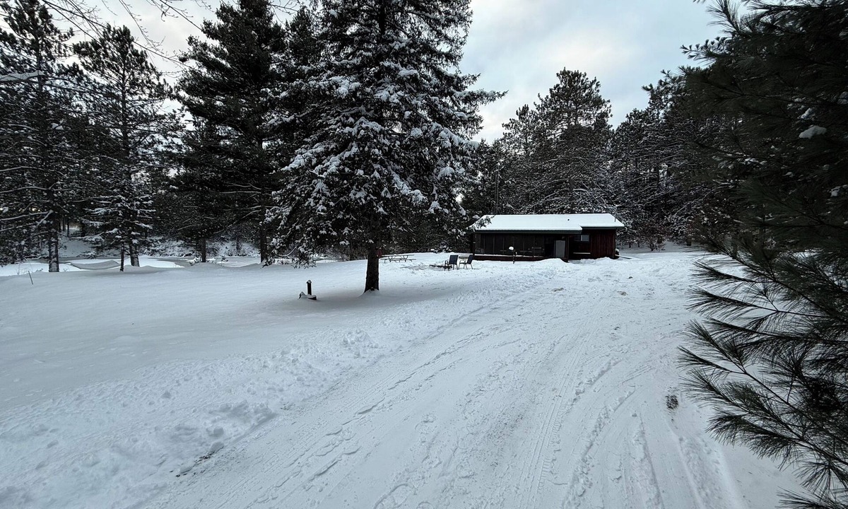 Willard Cabin | Charming 2-bedroom cabin with WiFi, AC near ATV routes, & Rock Dam Lake.