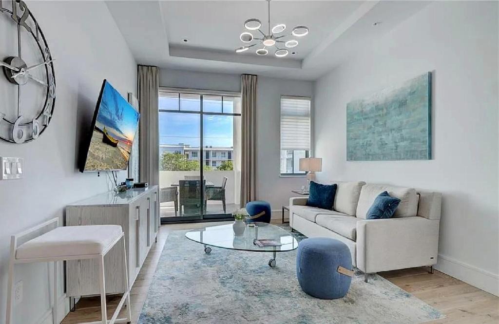 Old Naples Apartment | Charming 2 Bedroom Condo in Olde Naples