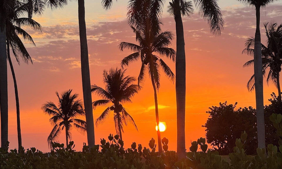 East Naples Condo | Charming 2-bedroom condo Naples WinterPark community 3 miles to Naples Pier