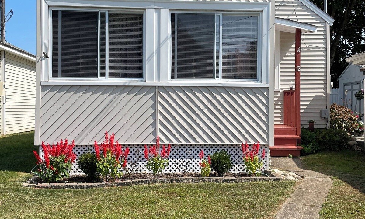Old Lyme Cottage | Charming 2-bedroom cottage at Sound View Beach in Old Lyme