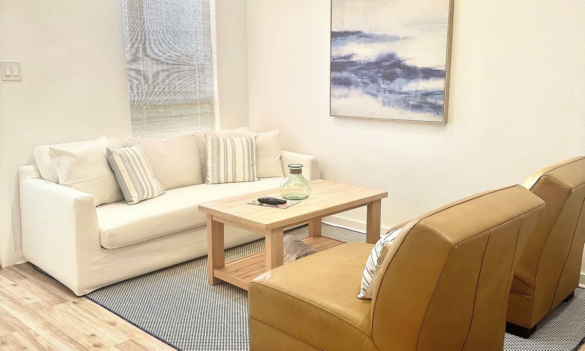 Dickinson Cottage | Charming 2-bedroom cottage in coastal San Leon near Pier 6, Topwater Grill.