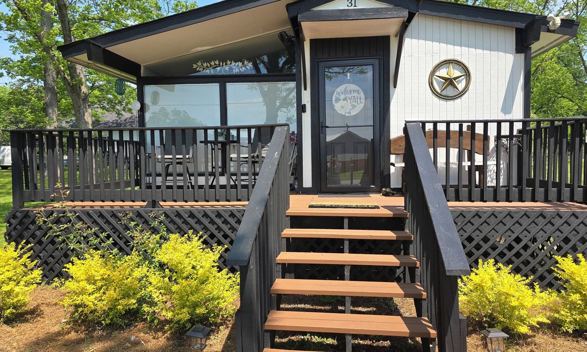 Molena Cottage | Charming 2-bedroom cottage in Molena Ga. Family & pet friendly.