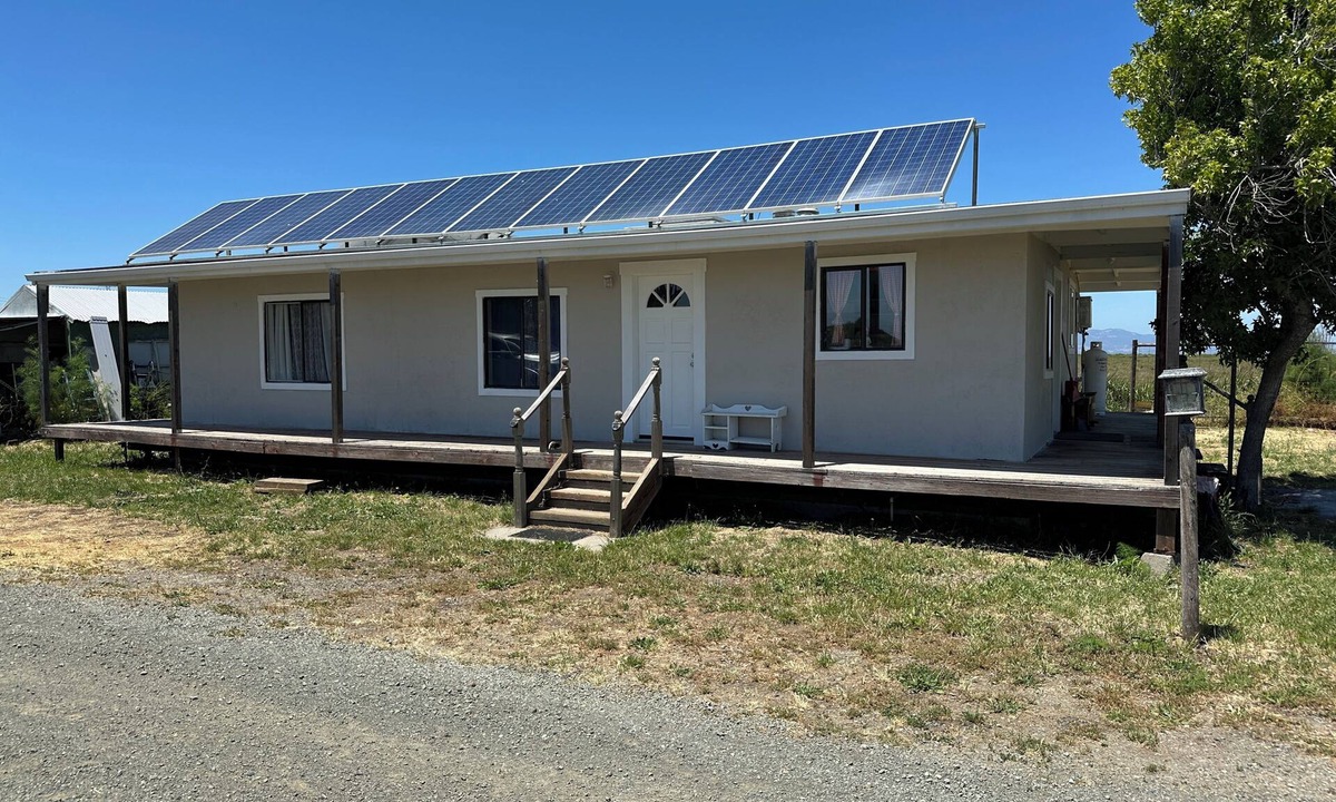 Vallejo House | Charming 2-bedroom getaway in the sf bay wetlands with WiFi. Dog friendly.