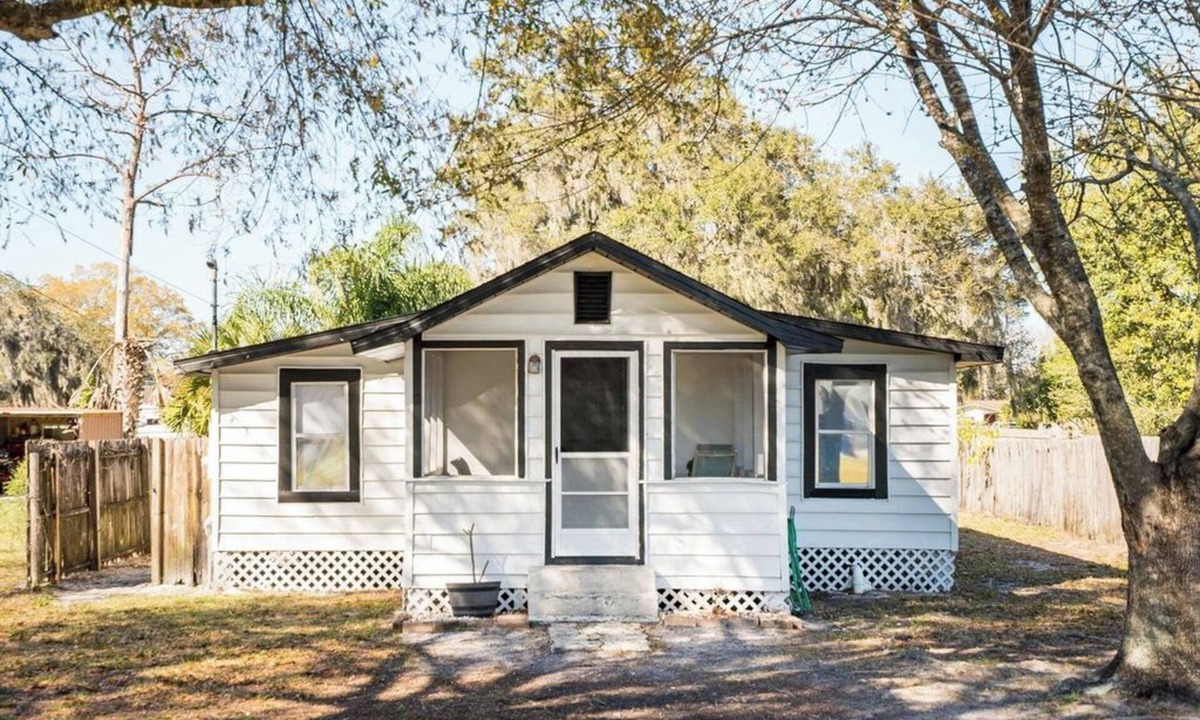 Eagle Lake House | Charming 2-bedroom house with huge yard and firepit in Eagle Lake