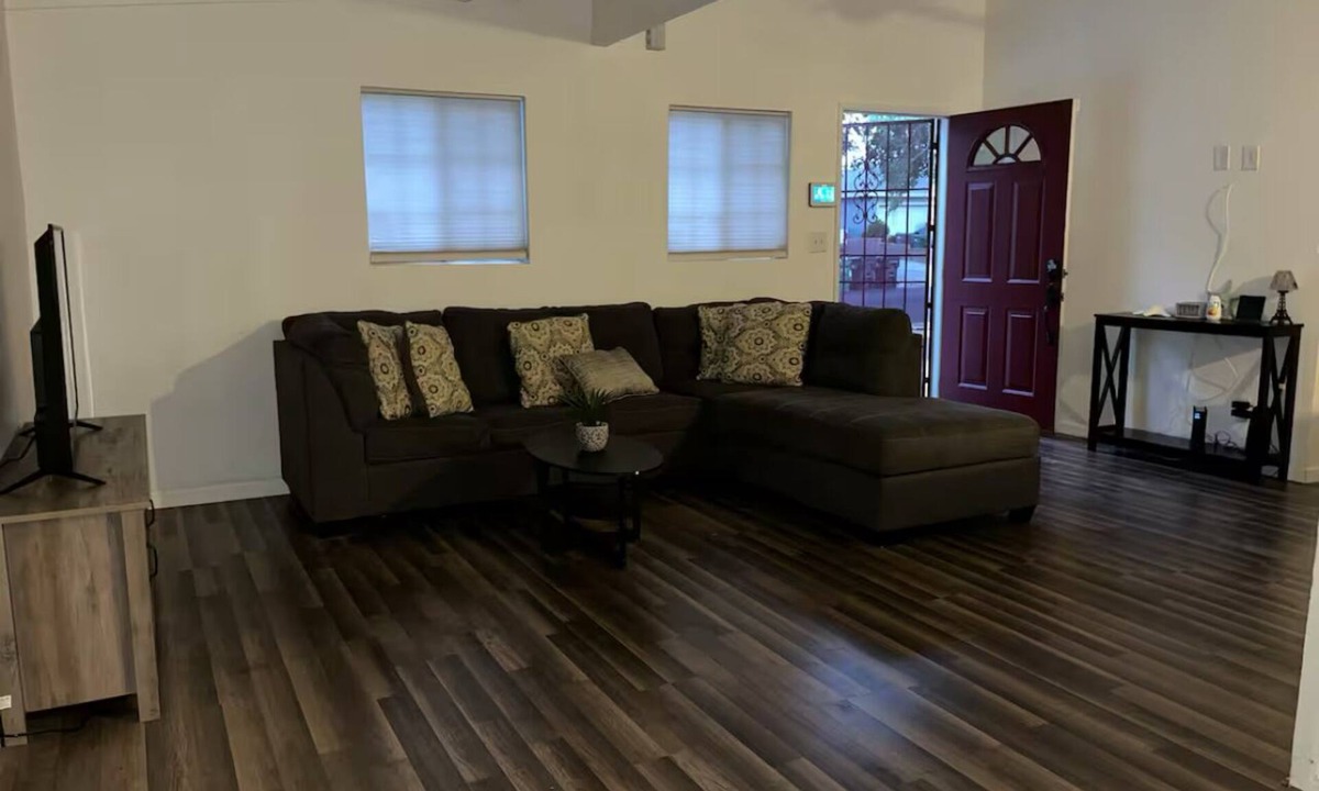 Lancaster House | Charming 2-bedroom house with WiFi and AC in Lancaster
