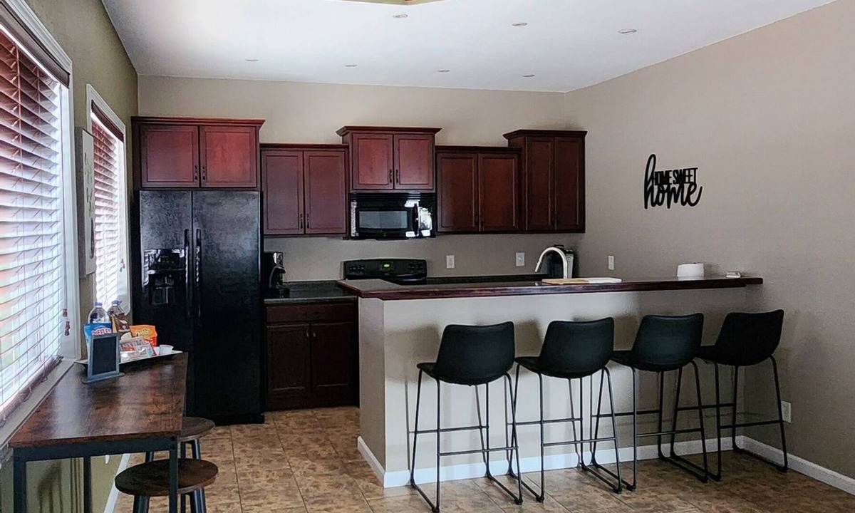 Escanaba House | Charming 2-bedroom house with WiFi, AC in cool Escanaba