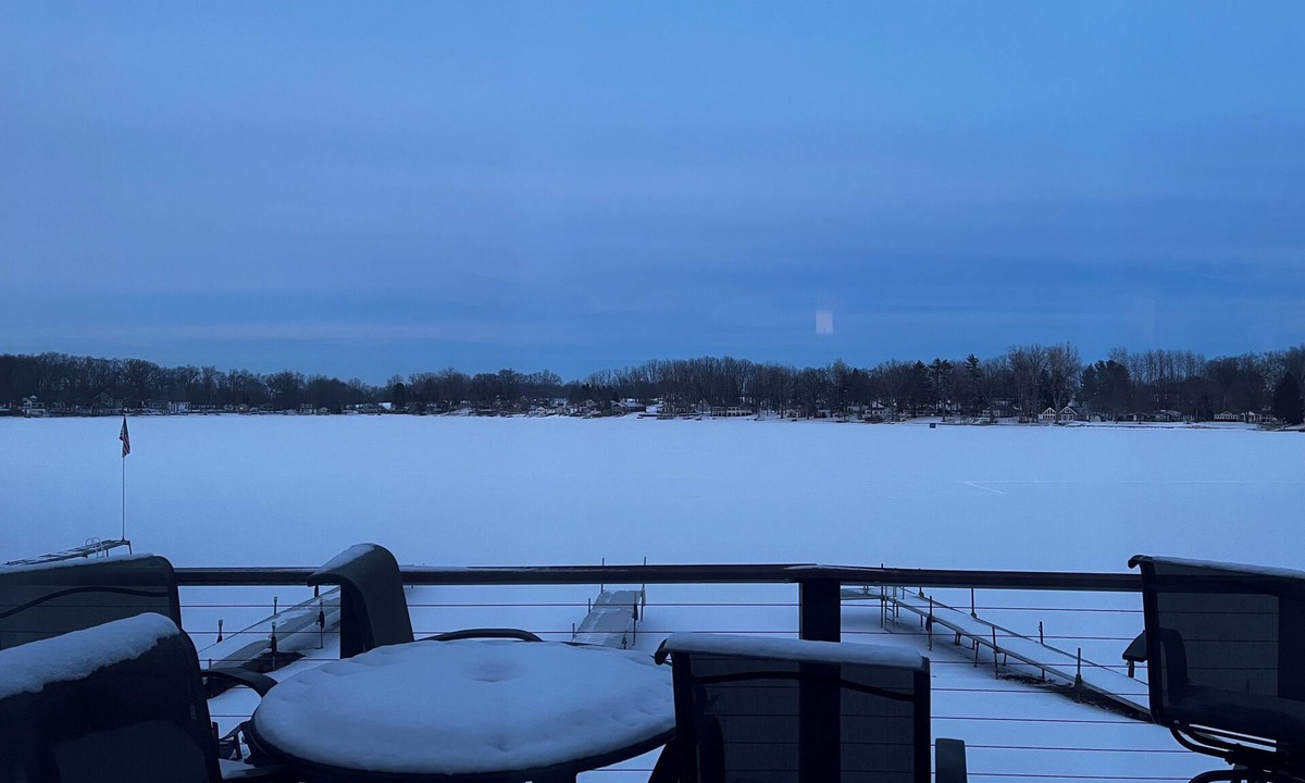 Coldwater House | Charming 2-bedroom house on Lake Lavine