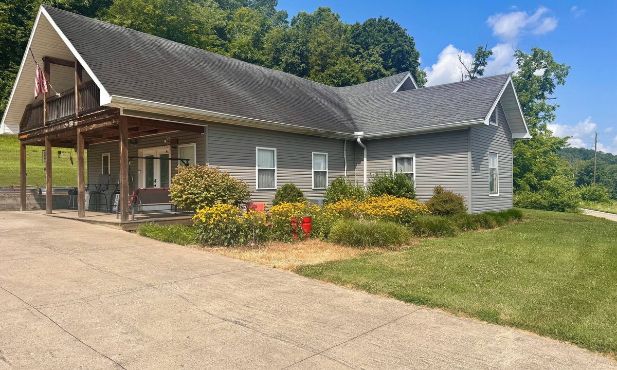 Windsor House | Charming 2-bedroom house in the heart of Appalachia