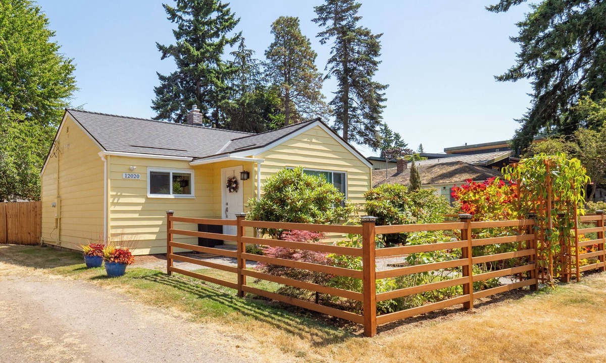 Pinehurst House | Charming 2-bedroom house in terrific north Seattle location