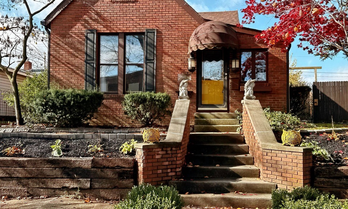 Kokomo House | Charming 2-bedroom house in Kokomo w/WiFi, AC, Hot tub