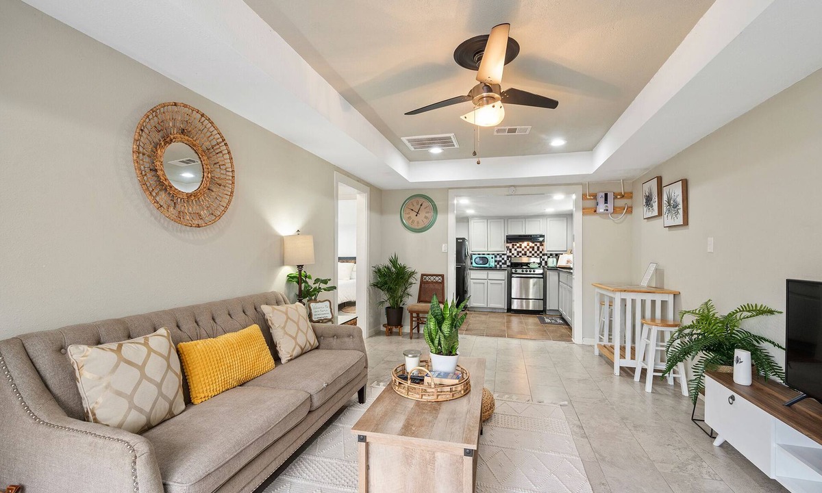 Sharpstown Apartment | Charming 2-Bedroom Retreat in Southwest Houston